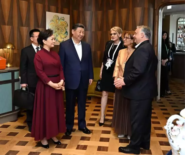 Çin Cumhurbaşkanı Xi Jinping ve eşi Peng Liyuan, Macaristan'da uğurlandı