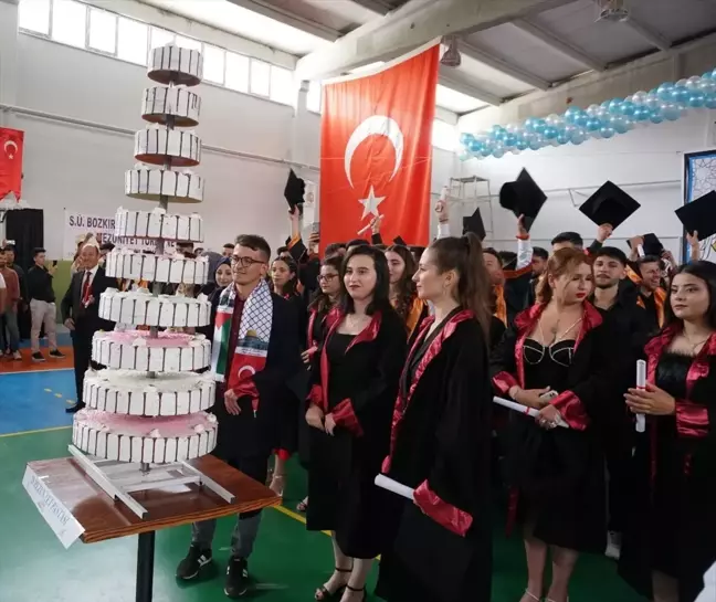 Selçuk Üniversitesi Bozkır MYO Mezuniyet Töreninde Filistin'e Destek Gösterisi