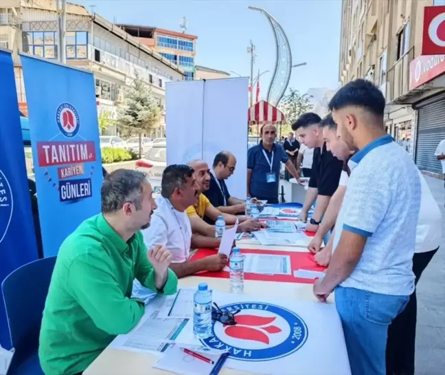 Hakkari Üniversitesi YKS Öğrencilerine Tanıtım ve Tercih Hizmeti Sunuyor