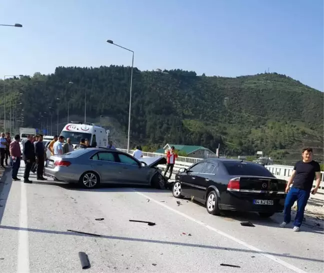 Geyve-Taraklı Yolunda Trafik Kazası: 1 Ölü, 3 Yaralı
