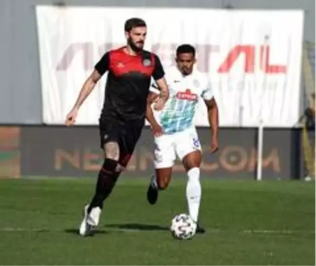 Süper Lig: Fatih Karagümrük: 2 Çaykur Rizespor: 1 (İlk yarı)