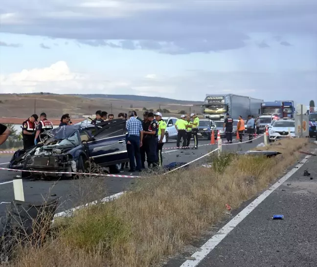 Kırıkkale'de Vinç ile Otomobil Çarpışması: 2 Ölü, 1 Yaralı