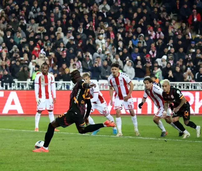 Sivasspor - Galatasaray Maçının İlk Yarısı: 2-1