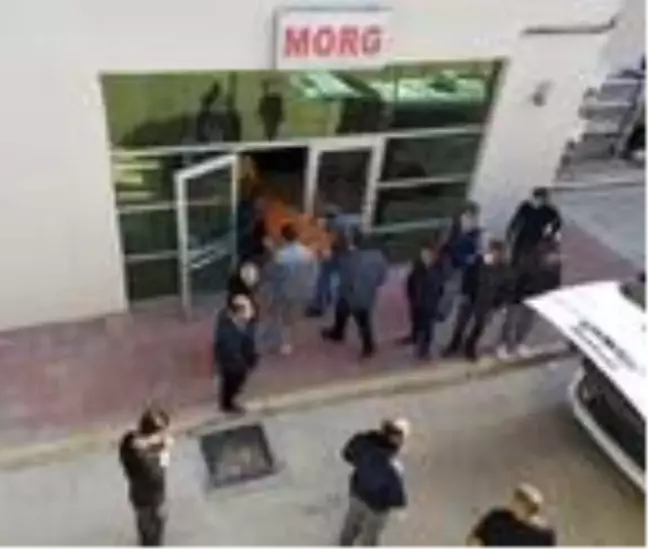 Otomobille hafif ticari araç çarpıştı: 3 ölü, 2 yaralı (2)