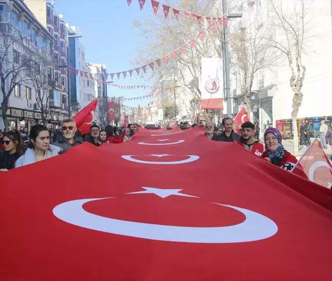 Uşak'ta Şehitleri Anma ve Teröre Lanet Yürüyüşü Düzenlendi