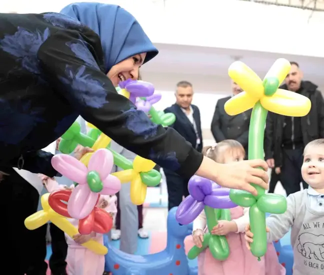 Bakan Göktaş, Ukraynalı savaş mağduru çocukları ziyaret etti