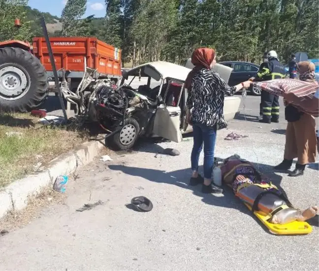 Son dakika haber: Çorum'da otomobil ile traktör çarpıştı: 3 ölü, 2 yaralı