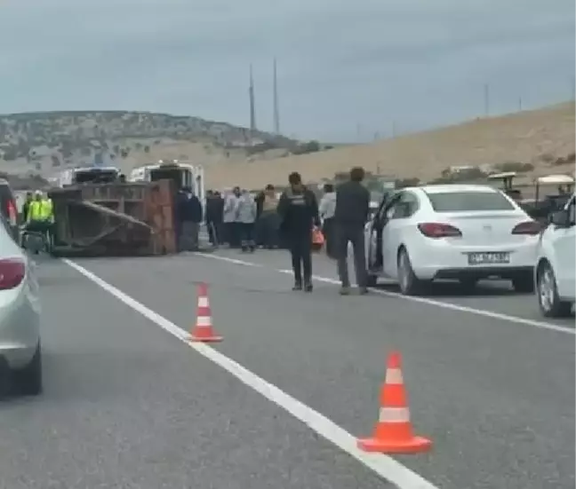 Diyarbakır'da TIR ve traktör çarpıştı: 1 ölü, 1 yaralı