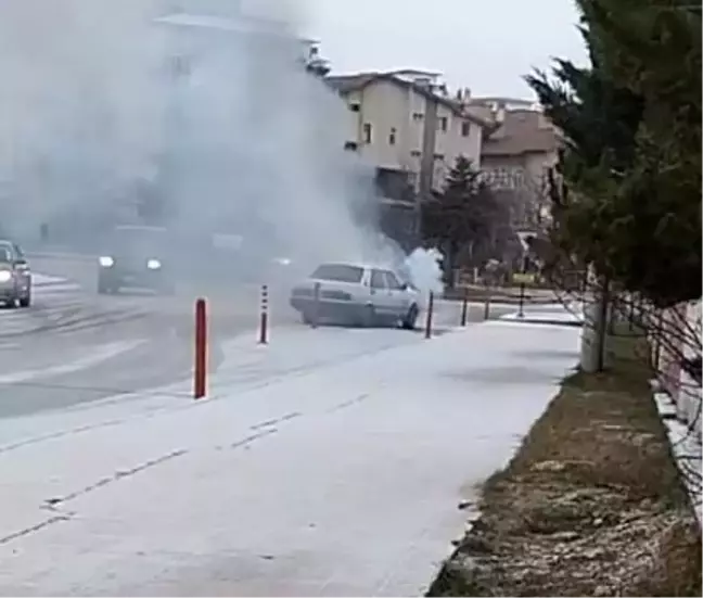 Kastamonu'da Seyir Halindeki Otomobilde Yangın