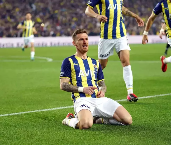 Fenerbahçe'de Serdar Aziz'in yeni sezon planlamasında yer almayacağı açıklandı