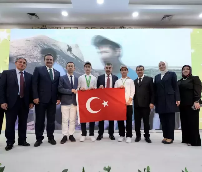 Milli Eğitim Bakanı Yusuf Tekin Türkmenistan'da Matematik Olimpiyatı Ödül Törenine Katıldı