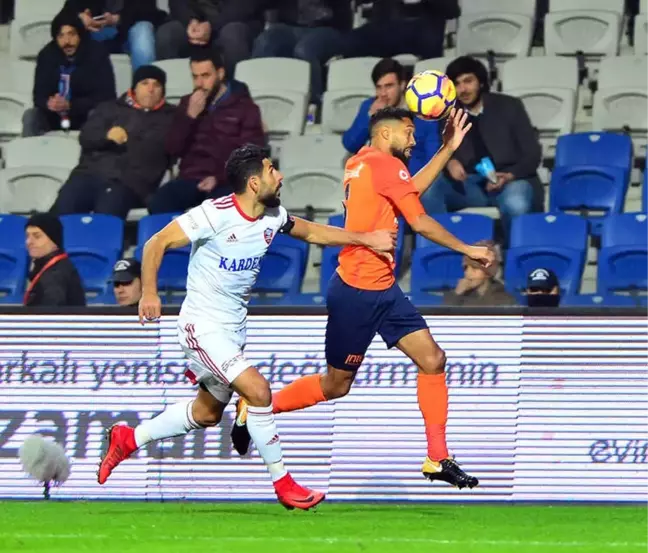 Başakşehir İlk Yarıda Şov Yaptı