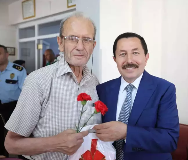 Vali Balkanlıoğlu'ndan Huzurevi Ziyareti
