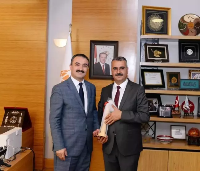 Ahlatçı'dan Rektör Öztürk'e kutlama ziyareti