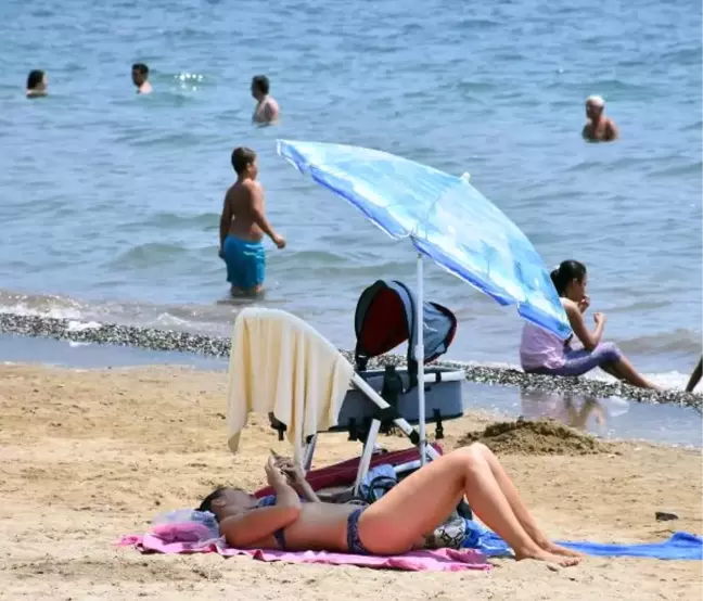 Marmaris'te Yüksek Nemle Birlikte Sahiller Doldu