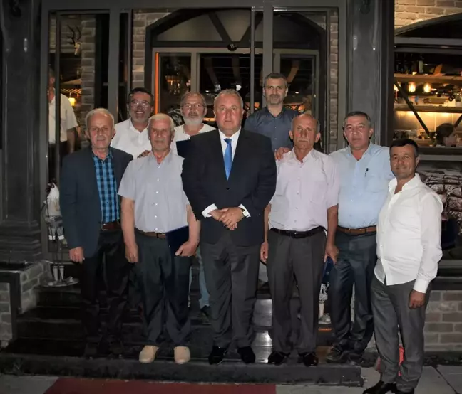 Söğütlü'de eski mahalle muhtarlarına plaket