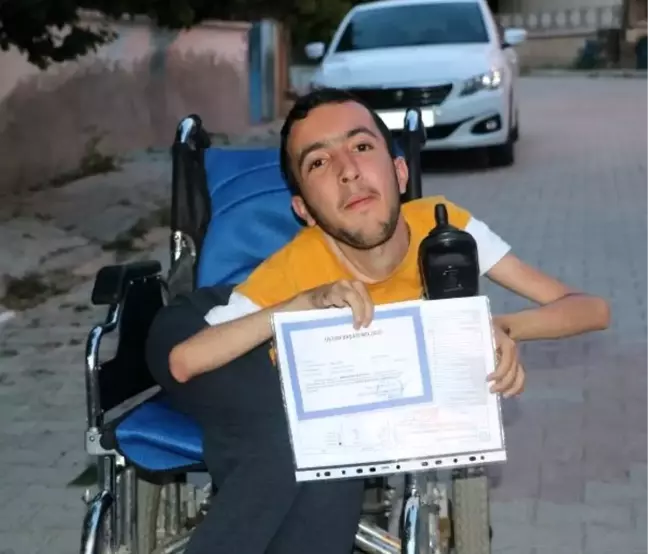 Bedensel engelli Abdullah'ın hedefi bilgisayar mühendisliği