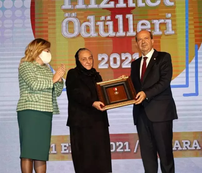 Azerbaycanlı şehit generalin ailesine 'Avrasya Hizmet Ödülü'