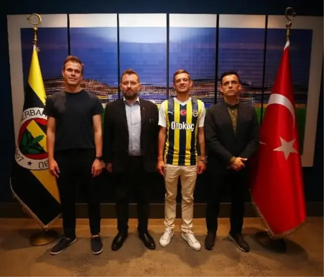 Fenerbahçe, Sebastian Szymanski'yi kadrosuna kattı