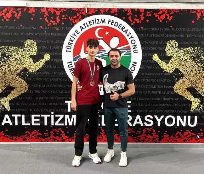 Erzincanlı Mahir İçli, U20 Atletizm Türkiye Salon Şampiyonası'nda 3. oldu