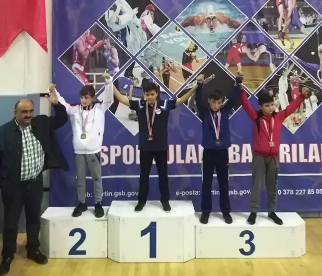 Düzceli Güreşçiler Madalya ile Döndü