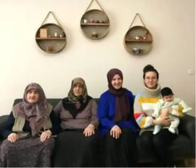 81 yaşında torununun torununu gördü