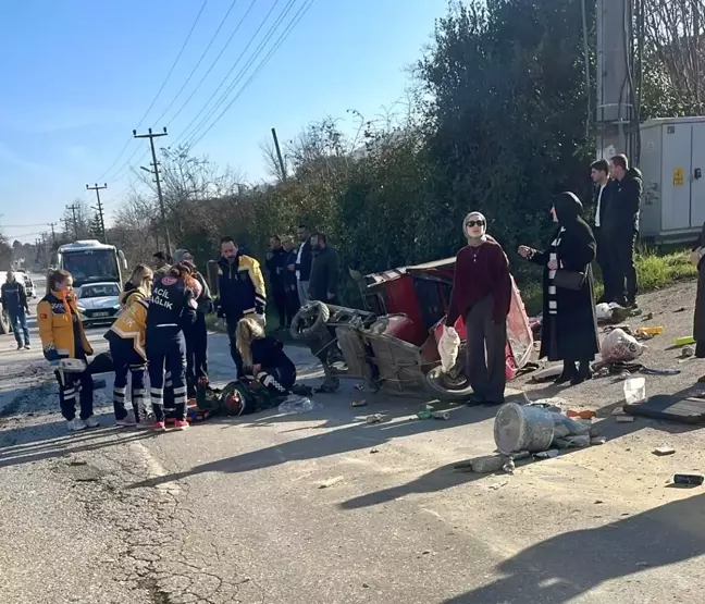 Sapanca'da Kamyonet ile Motosiklet Çarpışması: Baba Hayatını Kaybetti, Oğlu Ağır Yaralı