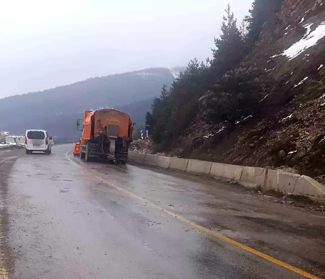 Kastamonu'da Kaya Düşmesi Facianın Eşiğinden Döndü