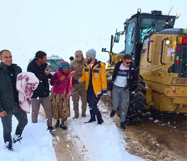 Erzurum'da ilçelerde eğitime kar engeli