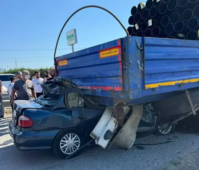 Hendek'te TIR'a Arkadan Çarpan Otomobilin Sürücüsü Hayatını Kaybetti