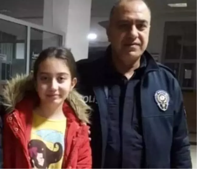 Depremde oğlu ve kızıyla birlikte can veren polis memuru Mardin'de toprağa verildi
