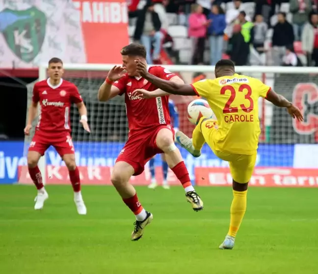 Antalyaspor, Kayserispor'u 1-0 Önde Tamamladı