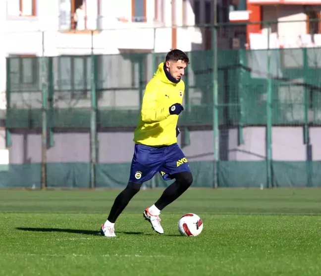 Fenerbahçe'nin yeni transferi Rade Krunic antrenmanlara başladı