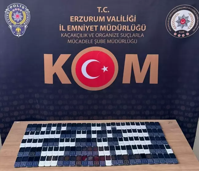 Erzurum'da Gümrük Kaçağı 138 Cep Telefonu Ele Geçirildi