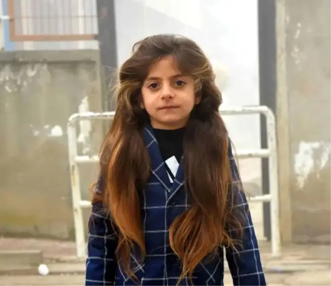 Saçına 8 Yıldır Makas Değmeyen Baran, Karne Aldı