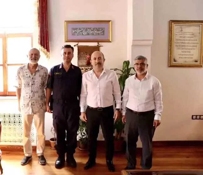 Muratlı'da Emekliye Ayrılan Daire Amirlerine Plaket Verildi