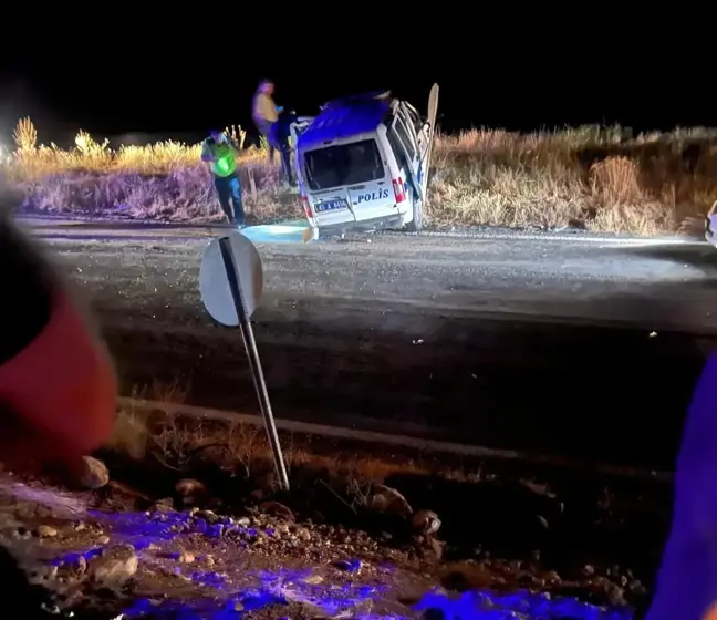 Manisa'da polis aracı kaza yaptı, 3 polis yaralandı