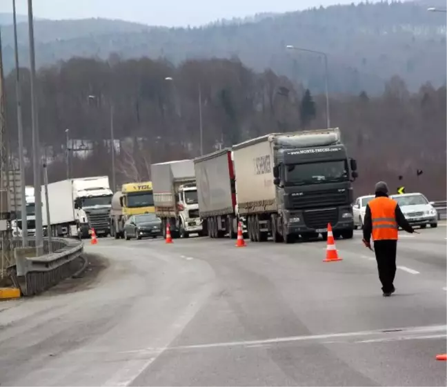 Bolu Dağı Tüneli'nde Hasarlı Kaza Tem'i Kapattı