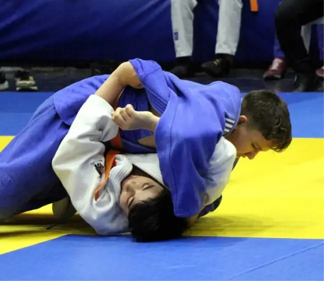 Manisa'da Anadolu Yıldızlar Ligi Judo İl Seçmeleri Yapıldı
