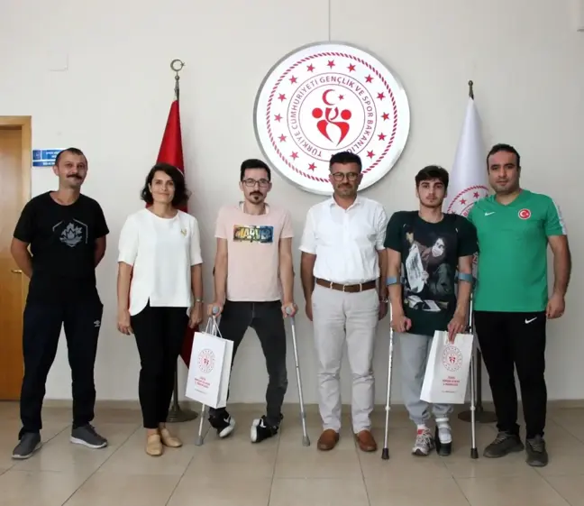 Başarılı halterciler Yazıcı'yı ziyaret etti