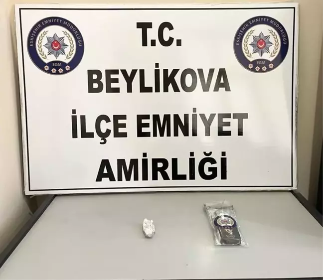 Beylikova'da 2 şahıs uyuşturucu maddeyle yakalandı