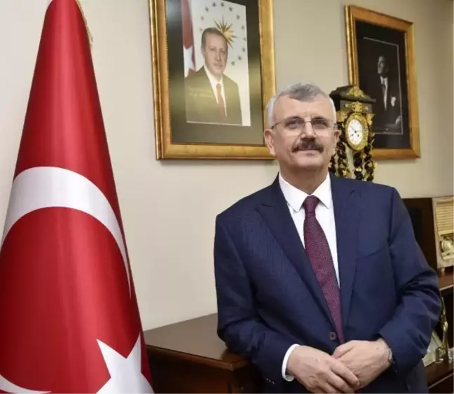 Sağlık Bilimleri Üniversitesi'nden YKS şampiyonlarına üstün başarı bursu