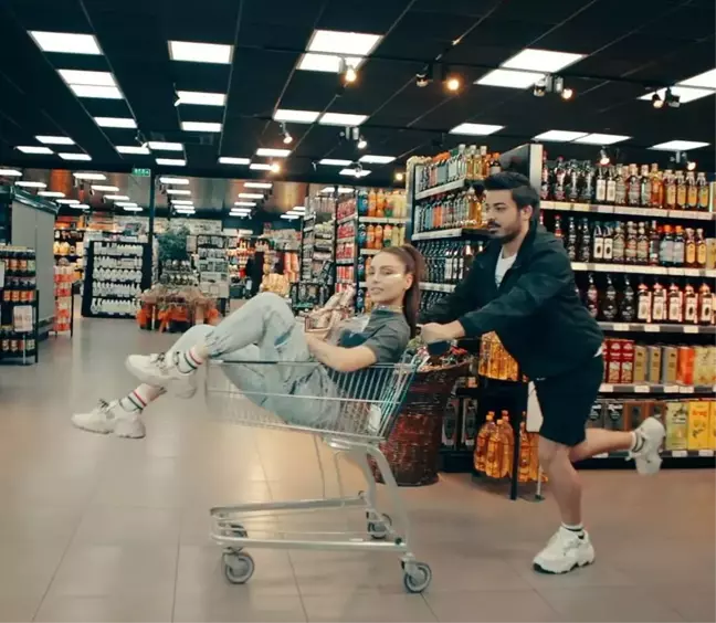 Market arabasında gırgır şamata klip!