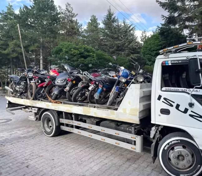 Afyonkarahisar Bolvadin İlçe Jandarma Komutanlığından 29 motosiklete trafik cezası