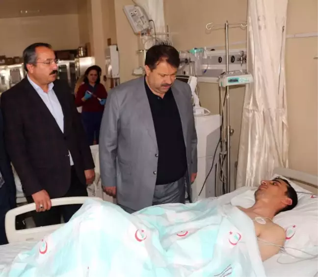 Ağrı Milli Eğitim Müdürü Turan'dan Bıçaklanan Okul Müdürüne Ziyaret