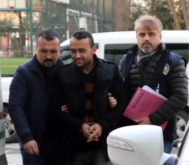 Minibüs Şoförü Çarptığı Yayayı 'Aynayı Kırdın' Diyerek Bıçakladı