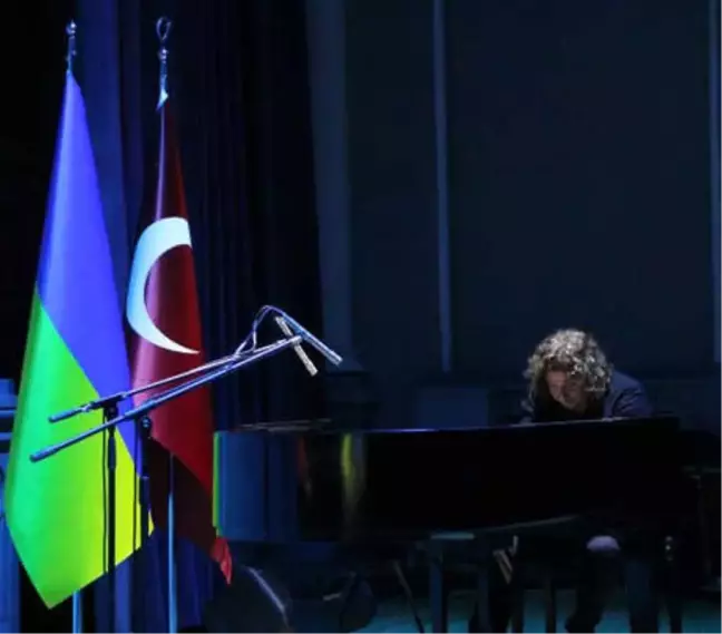 Tuluyhan Uğurlu'dan Ukrayna'da Konser