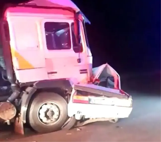 Manisa'da Tır-Otomobil Kazasında Genç Sürücü Hayatını Kaybetti