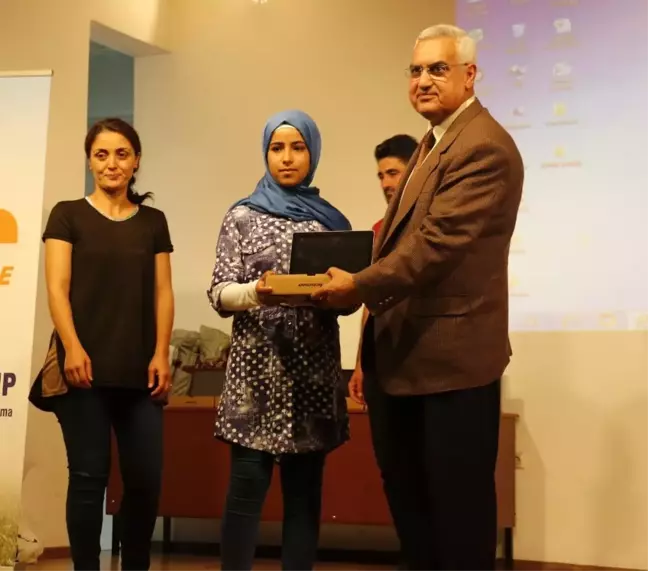 Akdeniz'de Küçük Ressamlar Tabletlerine Kavuştu