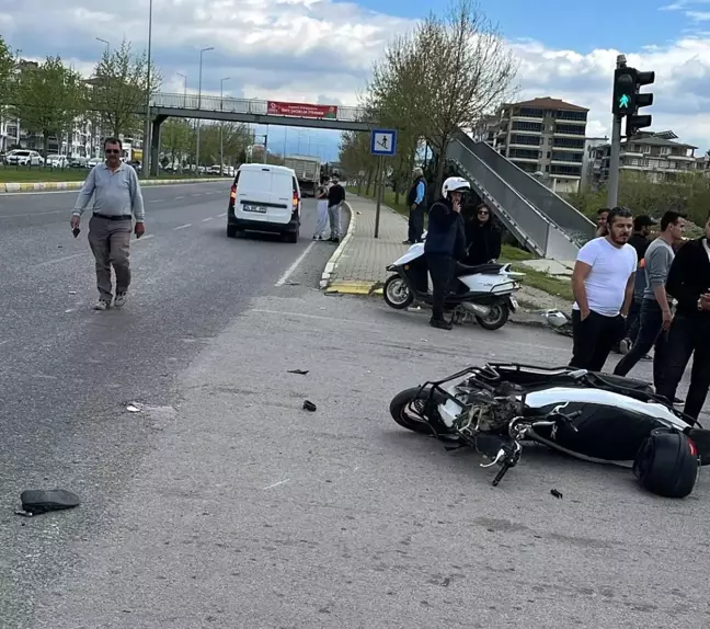 Edremit'te Kamyon ile Motosiklet Çarpıştı: Bir Kişi Ağır Yaralandı